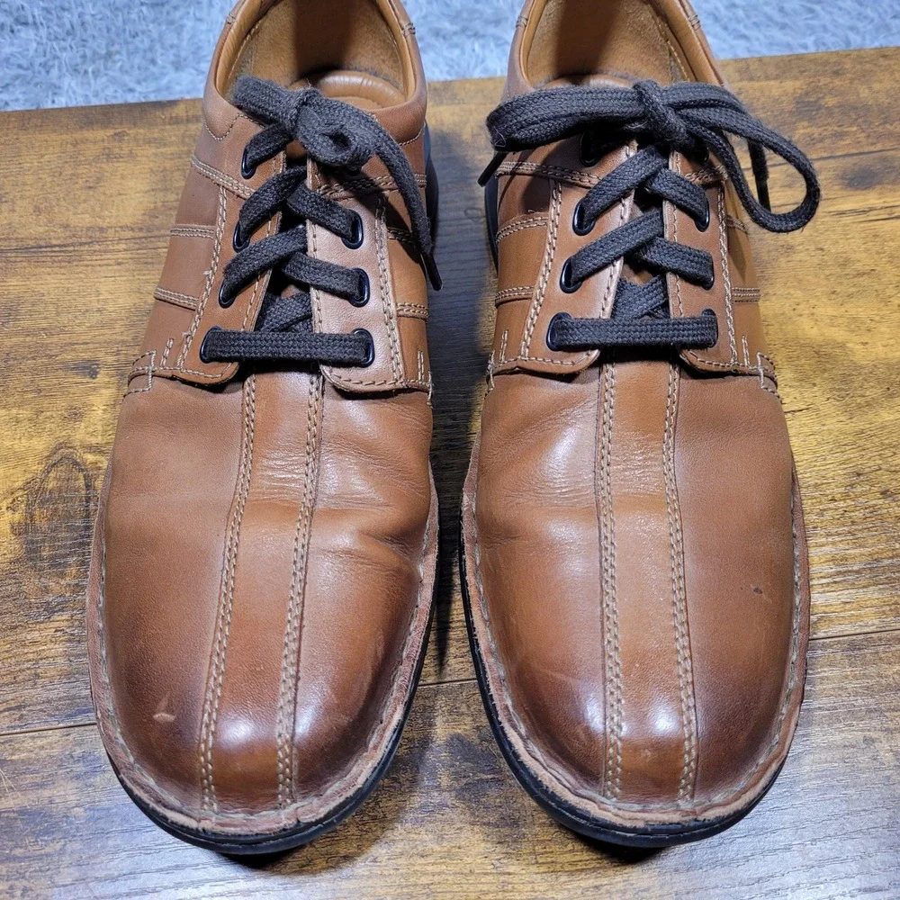 Clarks minor scuffs